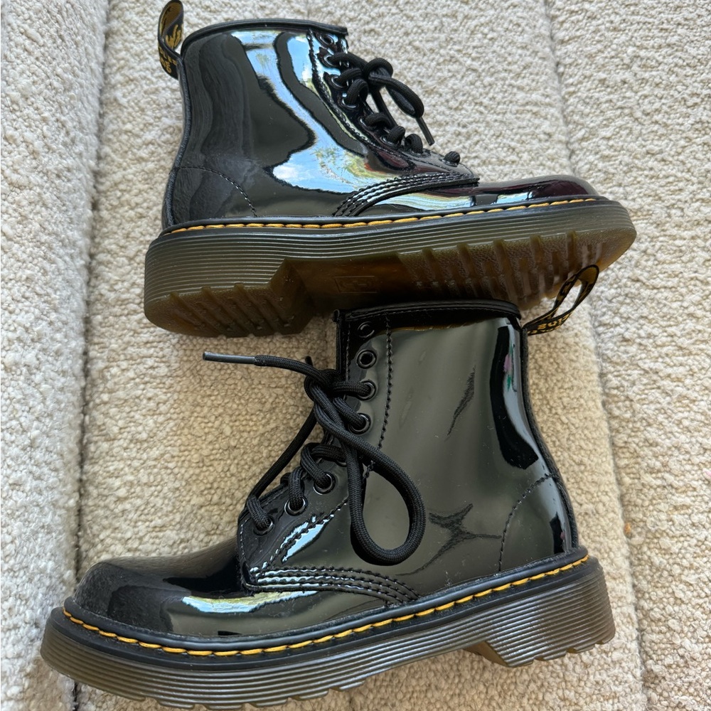 DR. MARTEN’S JUNIOR 1460 PATENT LEATHER BOOTS